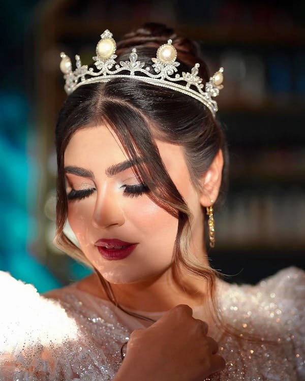 Bijoux cheveux : les essentiels pour magnifier votre coiffure